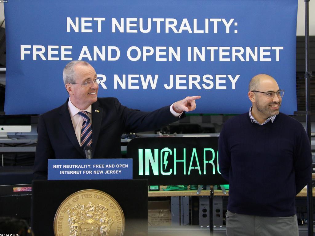 ការបង្ហាញម៉ាស៊ីនស្លត: ការយល់ដឹងនិងស្ថិតិ